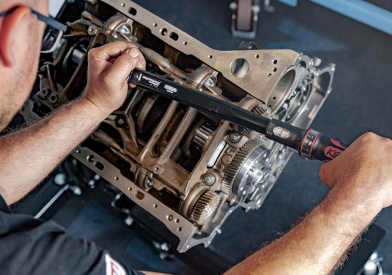 Zusammenbau von Halbmotoren und Motoren